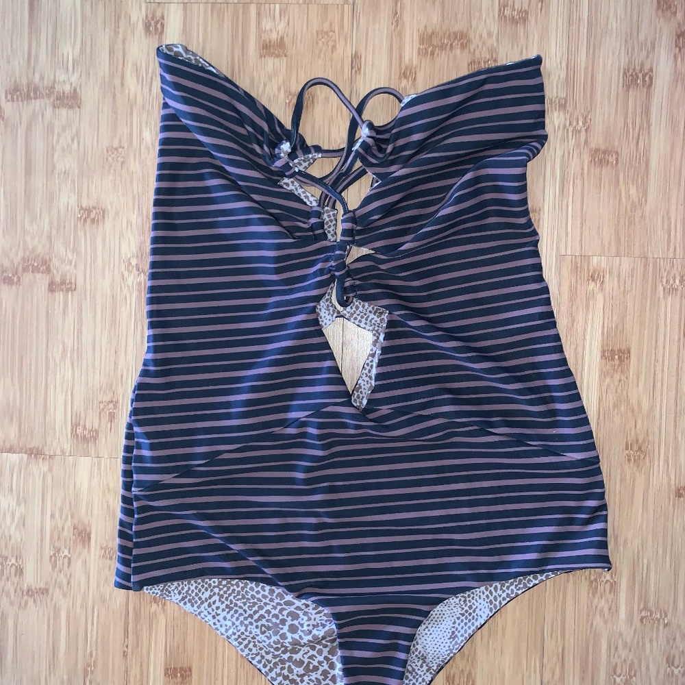 Acacia Bronx One Piece in Dark Classic